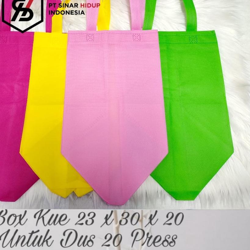 

TAS GODIE BAG / SPUNBOND KOTAK NASI / BOX KUE PRESS UKURAN 20 Perlusin