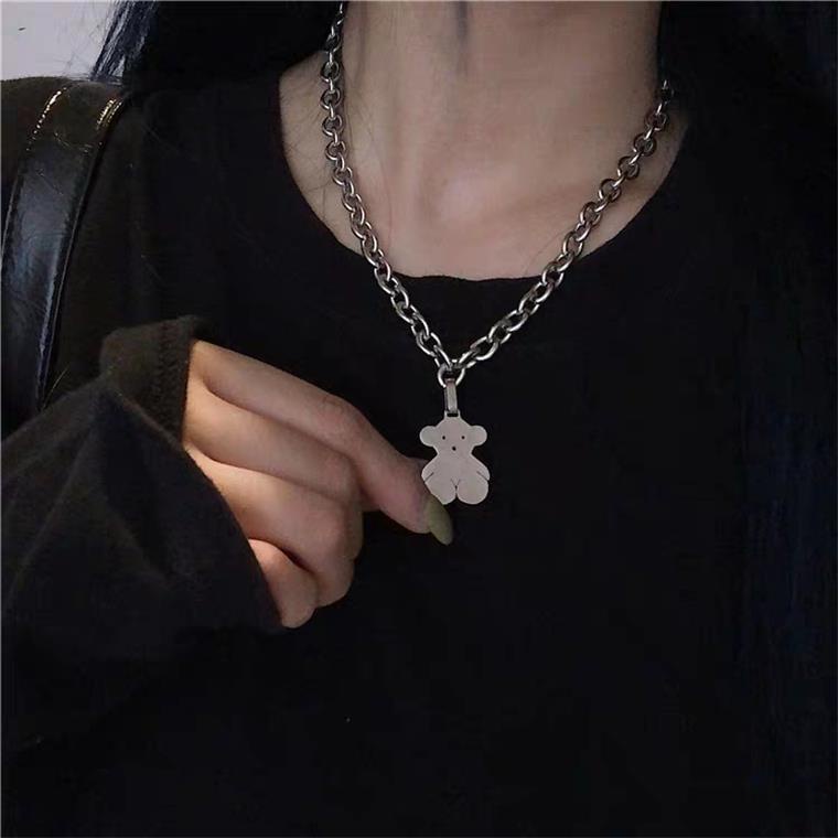 Korea ins hip hop Keren Bumi Beruang Kalung Perempuan Baja titanium choker Trendi Liontin Eropa Dan Amerika Anti Karat