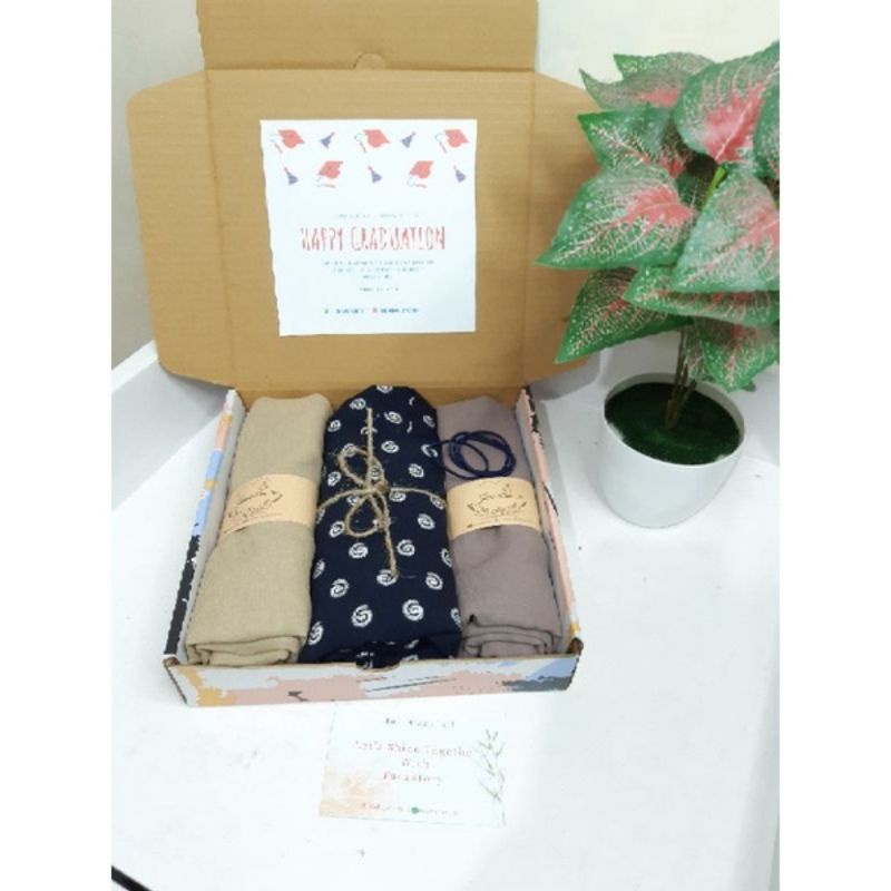 Hampers 2 hijab dan satu daster/hampers cantik/ hampers baju / hampers hijab / hampers daster / parc