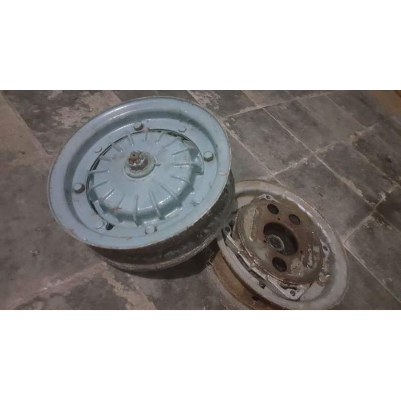 Vespa Velg Vespa R8 Set Tromol dan As Bekas
