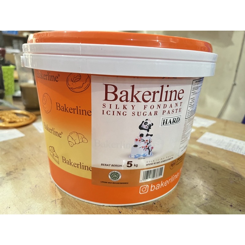 

Bakerline silky Fondant 500gr icing fondant gula dekorasi fondan gula icing