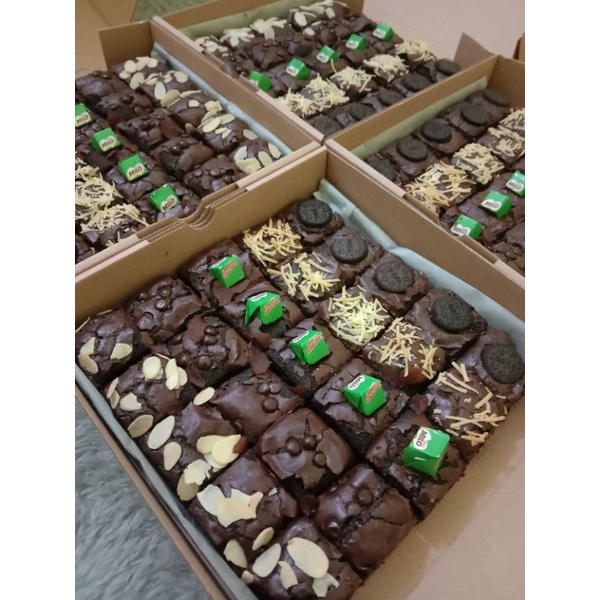 

Fudgy Brownies Premium
