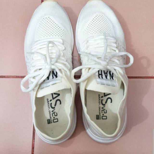 NAH Project Yoga Arizona Triple White