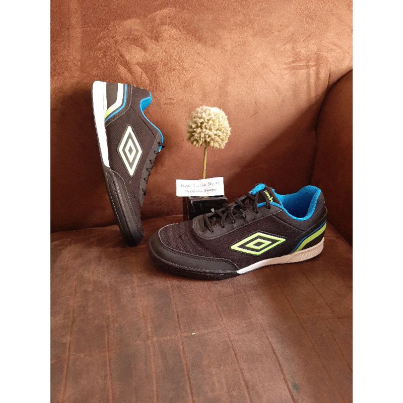 UMBRO FUTSAL STREET V No. 40 (BISA DI PAKE CASUAL)