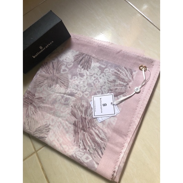 Buttonscraves as is Les Amities Peony