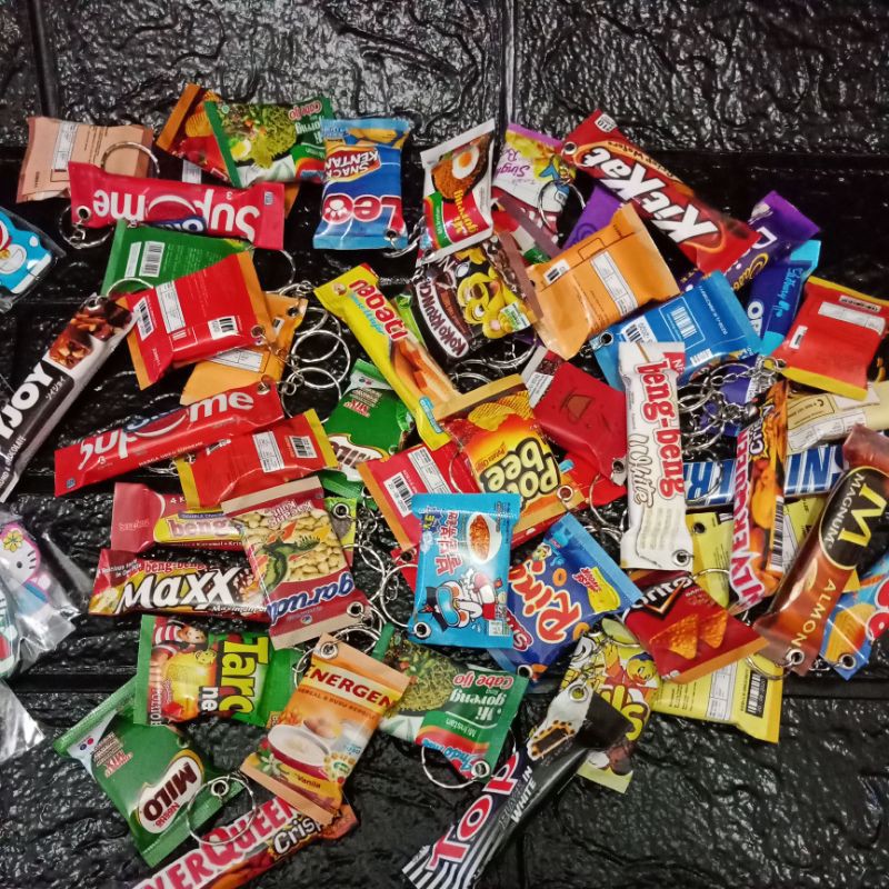 TOKOJUJUR GANTUNGAN KUNCI UNIK BENTUK CEMILAN SNACK HELLO KITTY DORAEMON-1