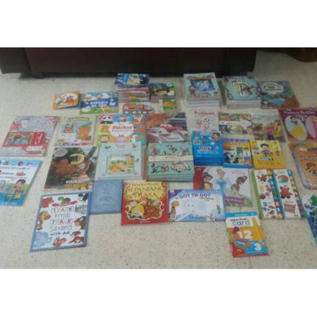 Berbagai buku cuci gudang Gramedia