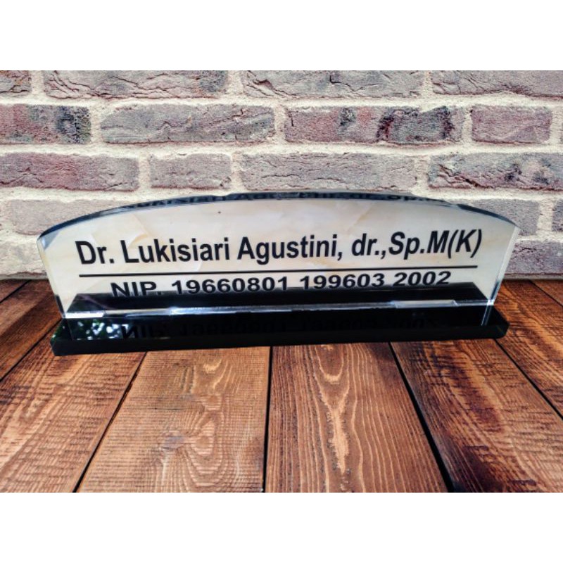 PAPAN NAMA MEJA AKRILIK BENING