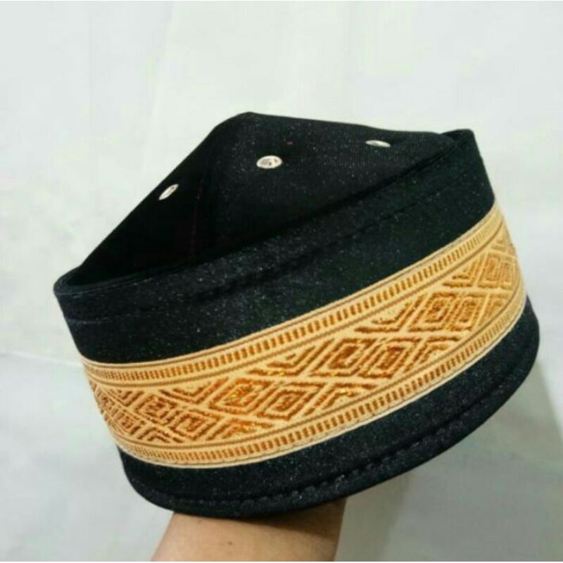 Peci / kopiah uje hitam renda emas