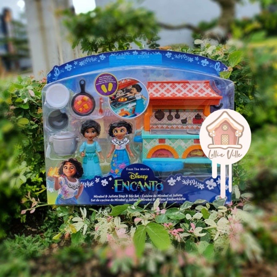 Disney Encanto Mirabel & Julieta Step & Stir Small Doll Kitchen Set