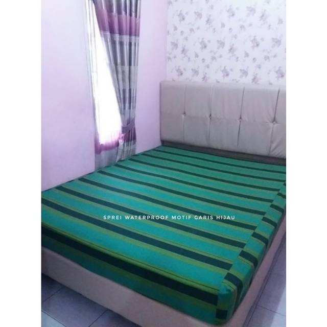 Sprei waterproof motif garis hijau