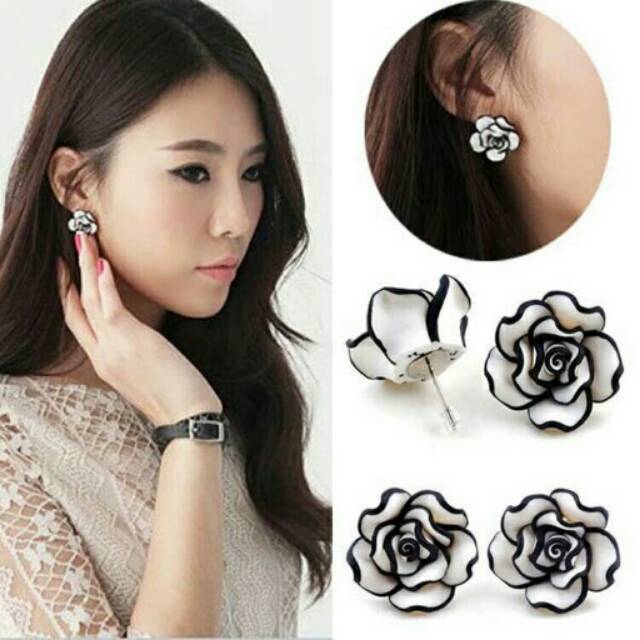 Anting korea bunga hitam putih