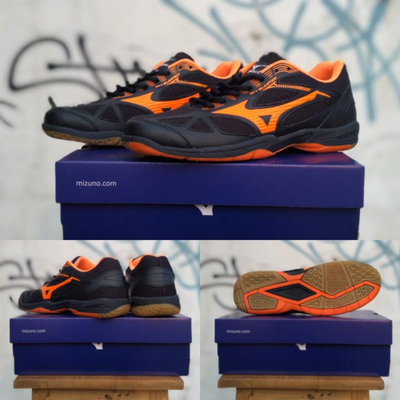 sepatu sport/badminton mizuno