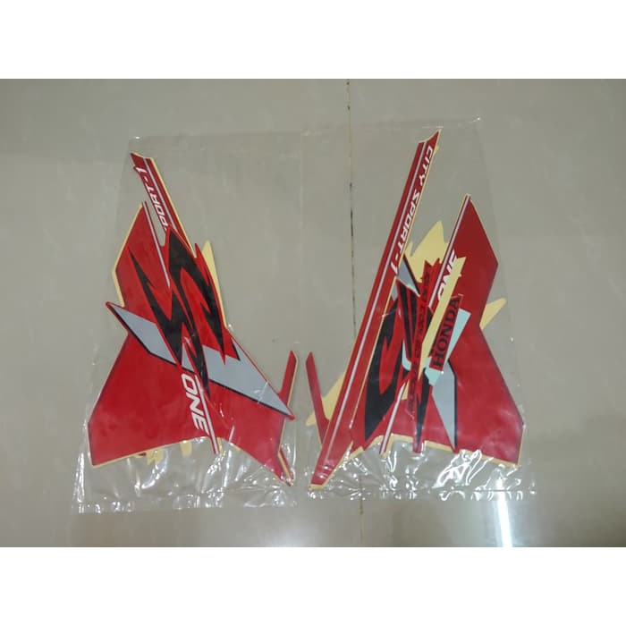 Striping lis & Stiker Body & Stiker Motor Cs1 Merah fix