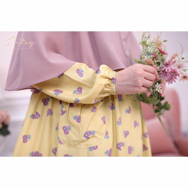 Ditsy nightgown bulan September