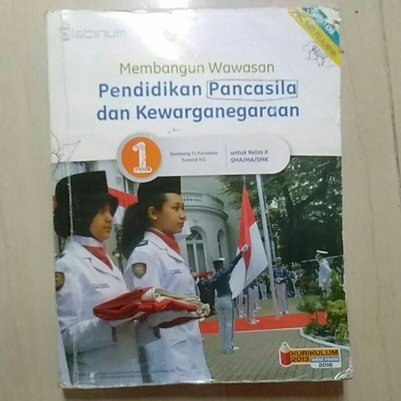 

PLATINUM - Buku Paket PPKn Kelas 10 SMA Kurikulum 2013 edisi revisi 2016