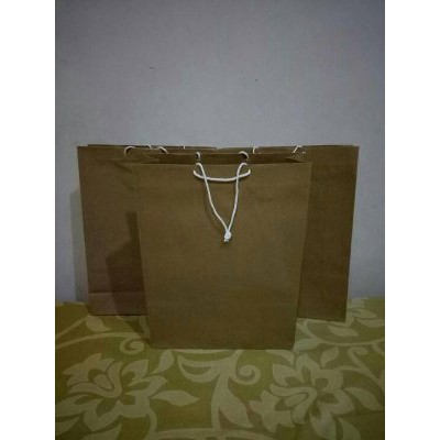 

Dijual PAPERBAG BESAR BROWN POLOS 33x26x8 5 ECERAN terakhir