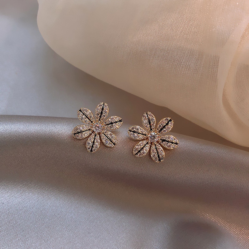 Anting Tusuk Motif Bunga Lily Kecil Ala Korea Untuk Wanita