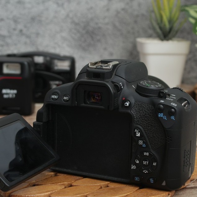 Canon 700D Lensa STM - Kamera DSLR Layar Sentuh - Setara DSLR 650D 750D M100-2