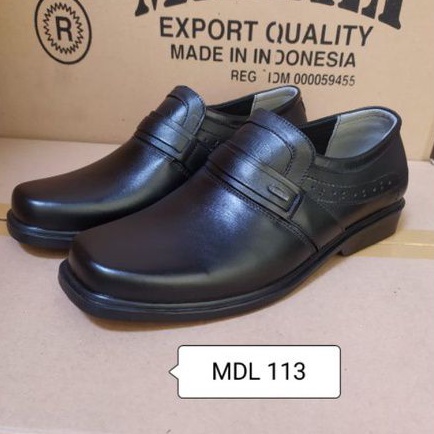 Sepatu kulit pria kantor pantofel sepatu kerja formal tampil lebih keren