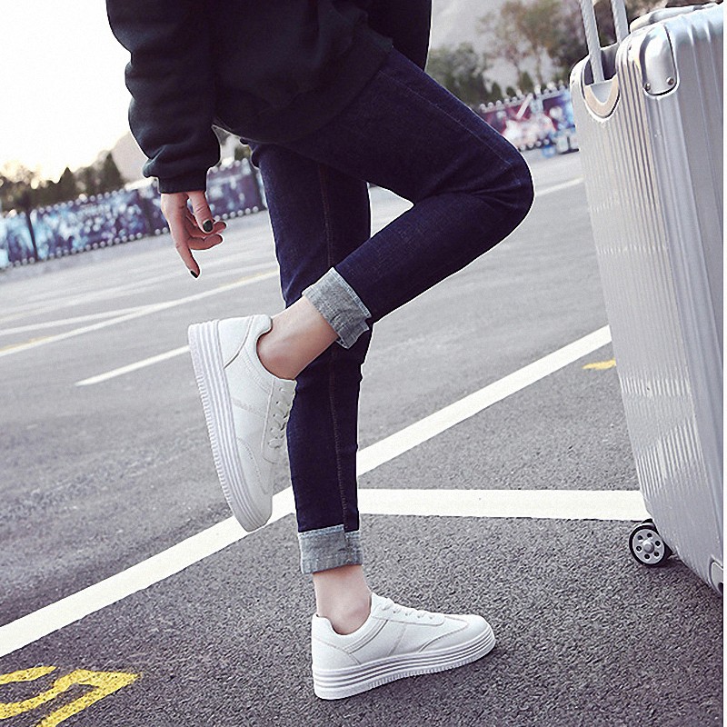 Beeyoo Sepatu Wanita Sneakers Tali Sepatu Olahraga Ringan Model Fashion WK103-4