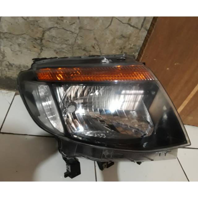 Headlamp Ford ranger 2012 kanan