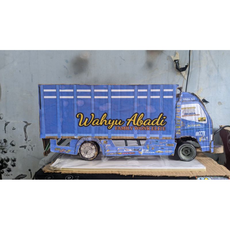 Miniatur truk wahyu abadi dari kardus (bisa oleng)