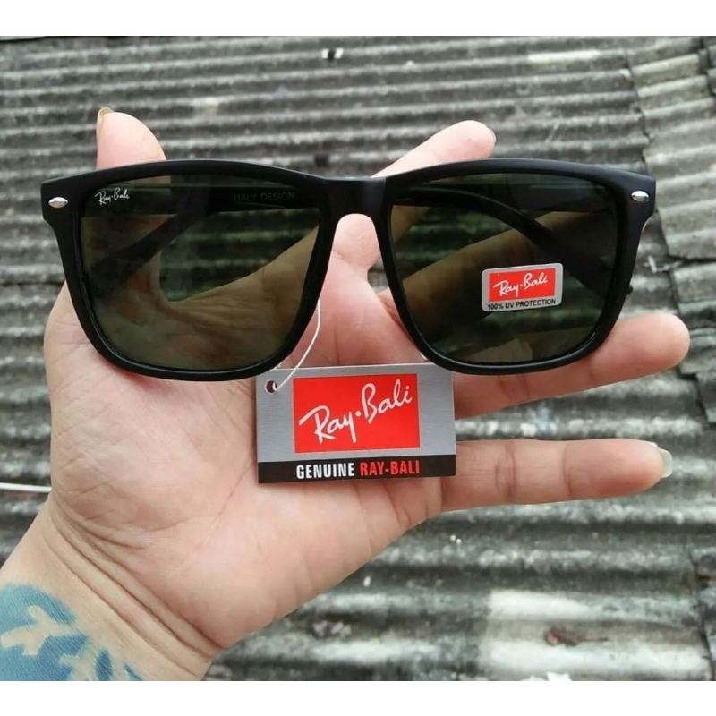 Wayfarer sunglassesBrand: Raybali FW524
Made in italy
Frame optyl (sangat tebal & kokoh)
Engsel besi