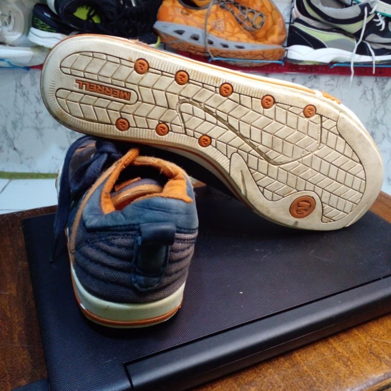 SEPATU SECOND MERRELL