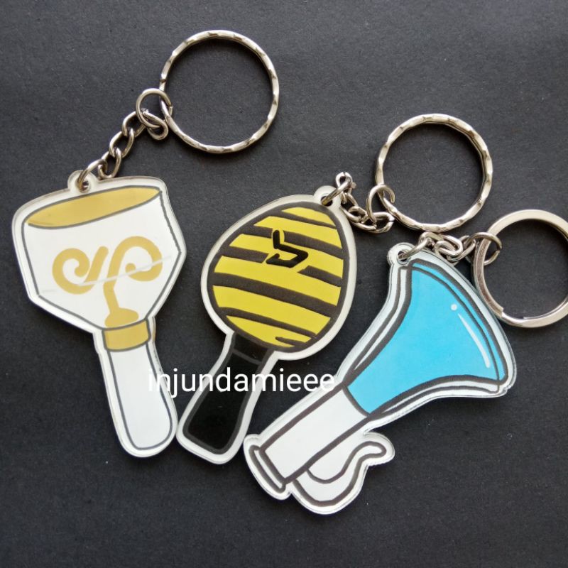 Kpop lightstick keychain By Doodly