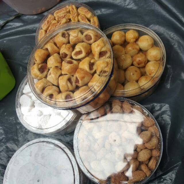 

Paket kue lebaran