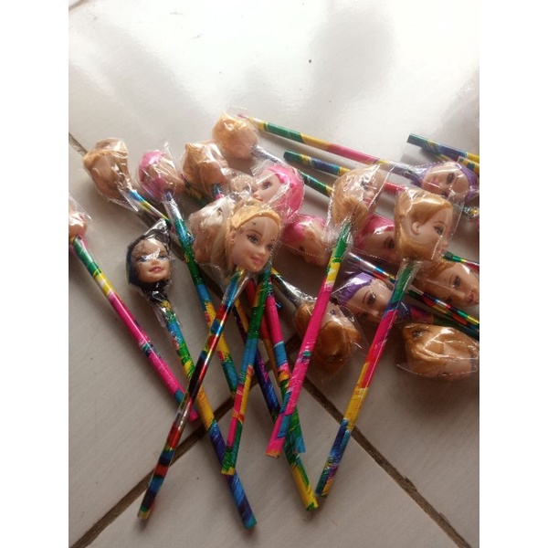 

pensil dengan kepala boneka