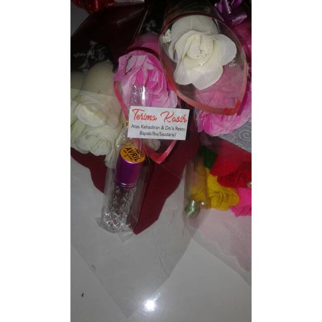 

Souvenir minyak wangi