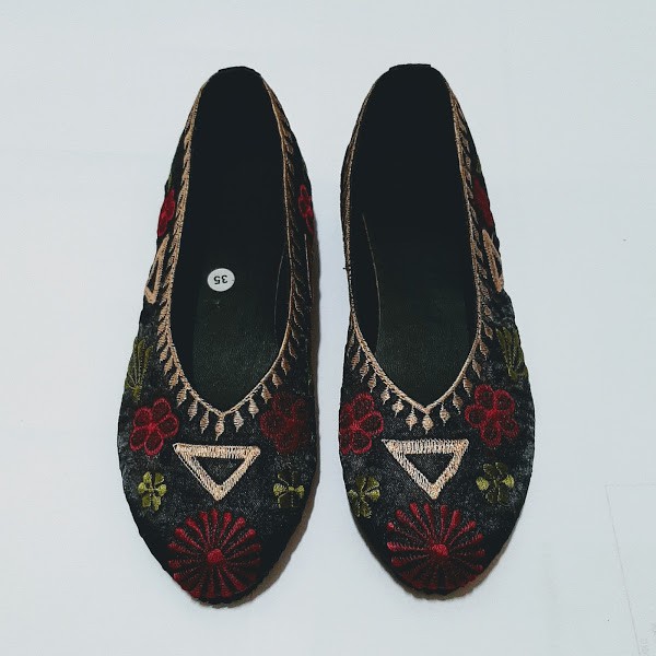 etnik fashion sepatu wanita flat slip on bordir murah terbaru kartini hitam