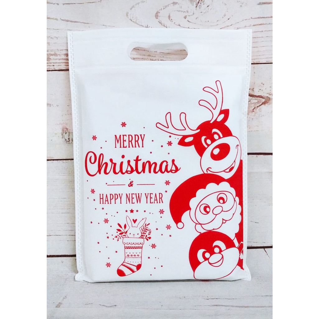 

Tas Natal Oval Spunbond Tas Souvenir Natal Oval Tas Bingkisan Natal Christmas 35x24