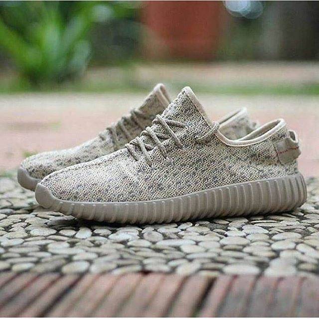 SEPATU CASUAL PRIA ADIDAS YEEZY
