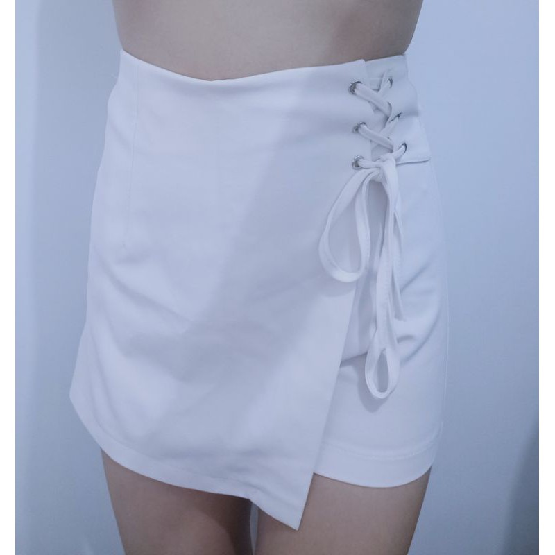 celana pendek wanita putih preloved