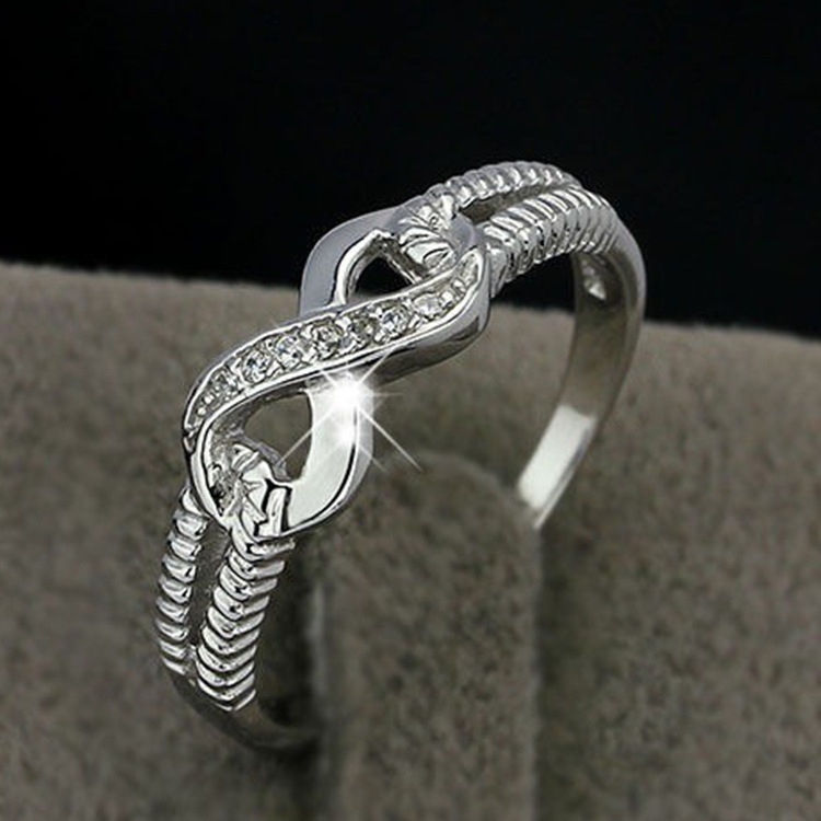 Cincin Berlian 925 Silver Desain 8 Karakter Bahan Stainless Steel Untuk Aksesoris Wanita