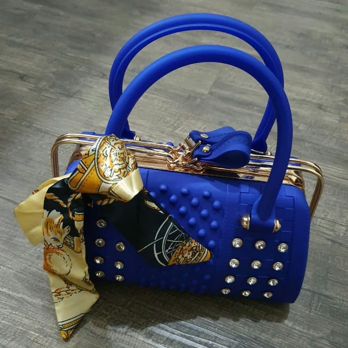 NEW Tas Tangan (Handbag) Wanita Bahan Jelly Matte Impor Biru Elektrik dengan Scarf Warna Emas Mewah