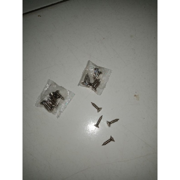 Sekrup Kecil Untuk Kayu