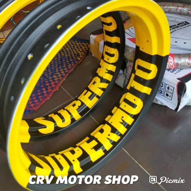 Velk supermoto rossi sprint xd tapak lebar ring 17/300/250 bisa riquest nama dijamin kereeeeen