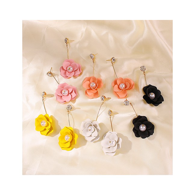 LRC Anting Tusuk Fashion Pearl Earrings With Flowers And Diamonds K46483