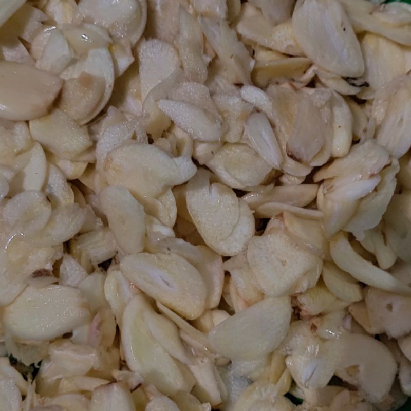 

bawang putih kupas atau iris