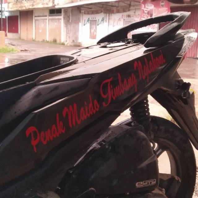 

Sticker Tulisan Penak Maido Timbang Nglakoni