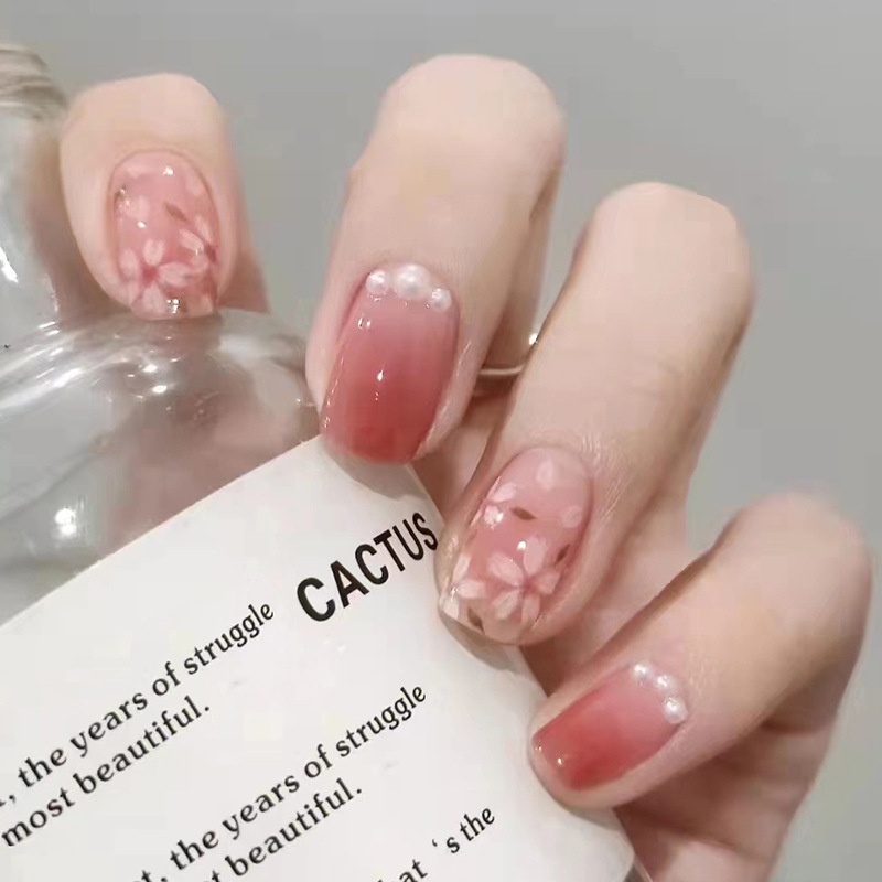 24pcs / Kotak Kuku Palsu Desain Bunga Kecil Warna Pink Gradasi Aksen Berlian Imitasi Untuk Dekorasi Nail Art