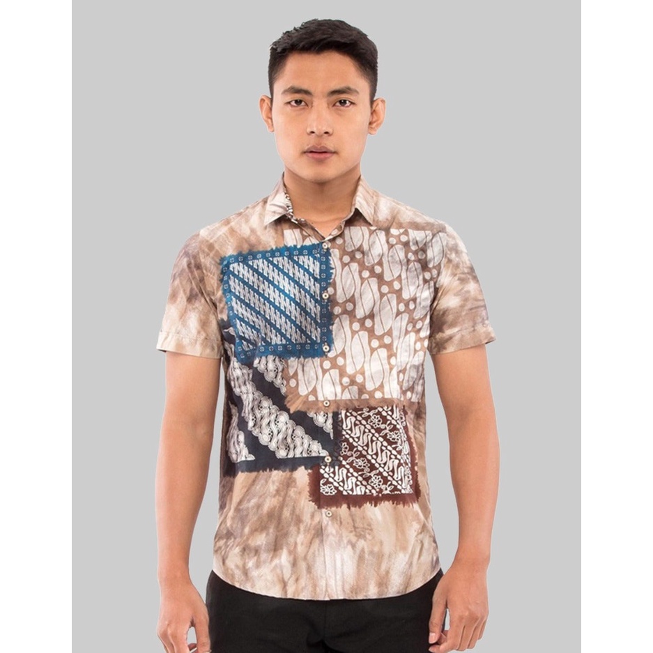 Moc Kemeja Batik Lengan Pendek Pria Modern Fit Saloka 107943210