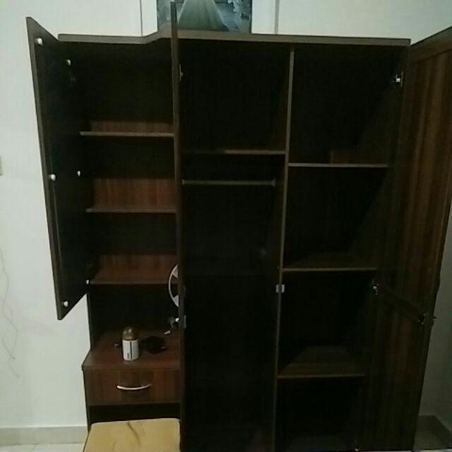 Lemari Pakaian 2 Pintu + Meja Rias Lpmr 8223