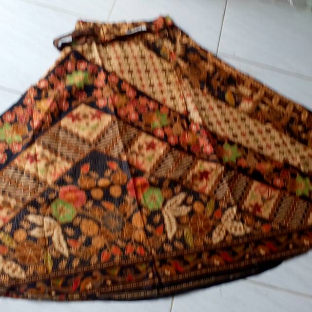 Rok batik mekar