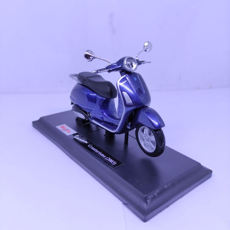 Diecast Miniatur Motor Vespa Matic Grandturismo (2003) Maisto 1:18 Mainan motor vespa murah