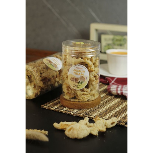 

KERIPIK JAMUR TIRAM CRISPY | Keripik Sayur Sehat | Cemilan Diet | Premium Quality vol 750 ml 100 ml